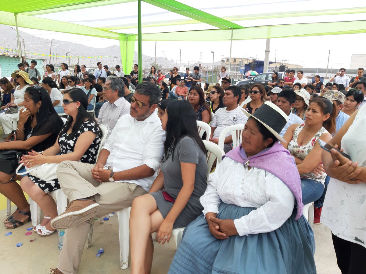 LUMoficial's tweet photo. #AHORA Inauguración de la Casa de la Memoria Viva en la Asoc. Nuevo Amanecer de Huachipa. Aplaudimos este gran esfuerzo colectivo de familiares de víctimas del periodo de violencia 1980 - 2000. Ello se ha logrado con el apoyo de la @ucalperu y la ONG CESAL. https://t.co/xpHdeCOiqI