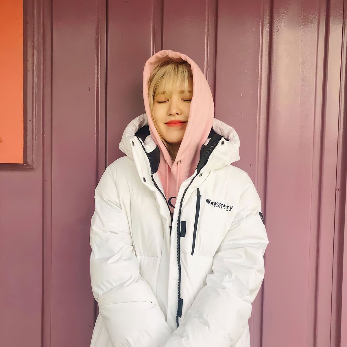 midly_i's tweet photo. @_hidarikata @RVsmtown Happy birthday to my adored little Wendy 🥺 I wish you a year full of happiness and success !! 
we love you very very much ✨❤
#TodayIs_WendyDay 
#OurSingerWendy
#2월의_봄_오늘은_웬디 https://t.co/cY6wm9ZFCr