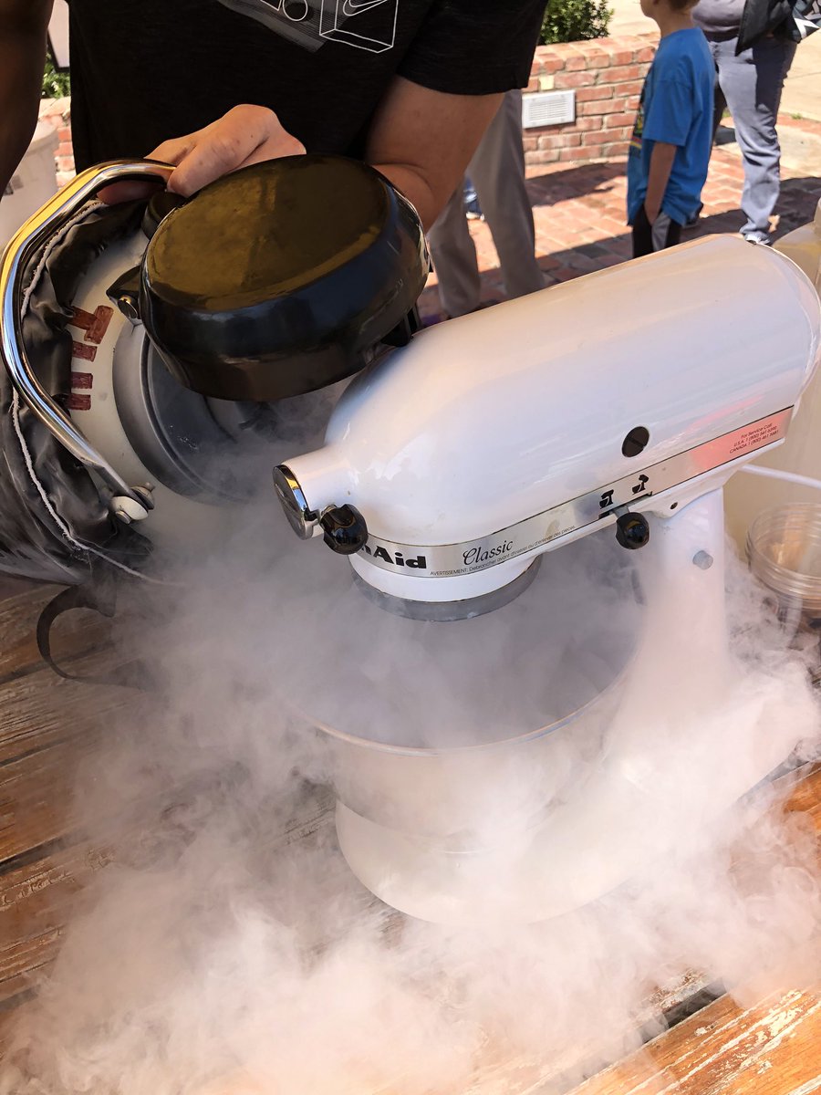 TluSps's tweet photo. SPS serving liquid nitrogen ice cream at Bulldog Bound! https://t.co/Wl07uvi4Q7
