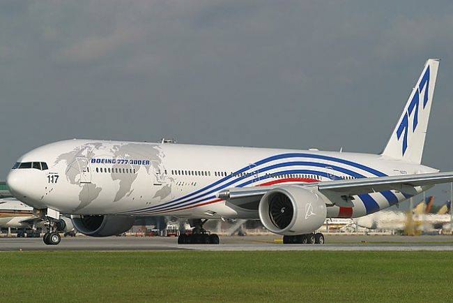 Boeingfansw's tweet photo. Boeing 777-200ER💕 #boeinglovers  #boeing777300er  #boeingfanpage #boeing737800 #boeing747400  #boeing737lover #Boeing737NG #boeing787dreamliner #boeingaviation #boeingcompany #boeing737900  #boeing744 #boeing747lovers #SundayMorning #boeingairplanes #boeingbrown https://t.co/2HqPS2BcsK