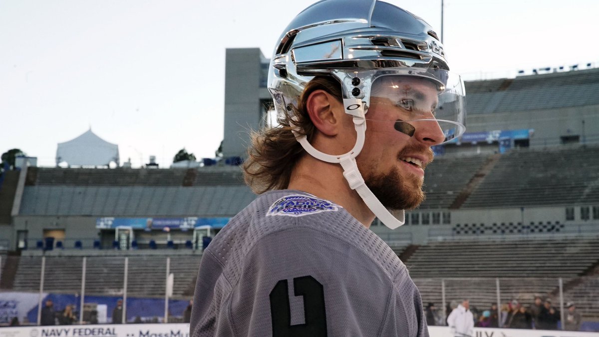 la kings stadium series helmet