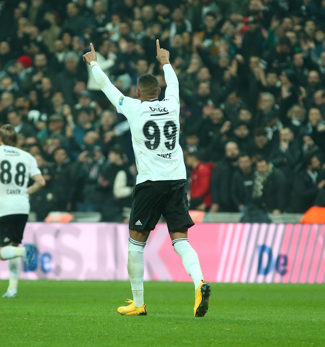 #DeliGibiSeverim 🖤 <a href="/KPBofficial/">Prince Boateng</a>