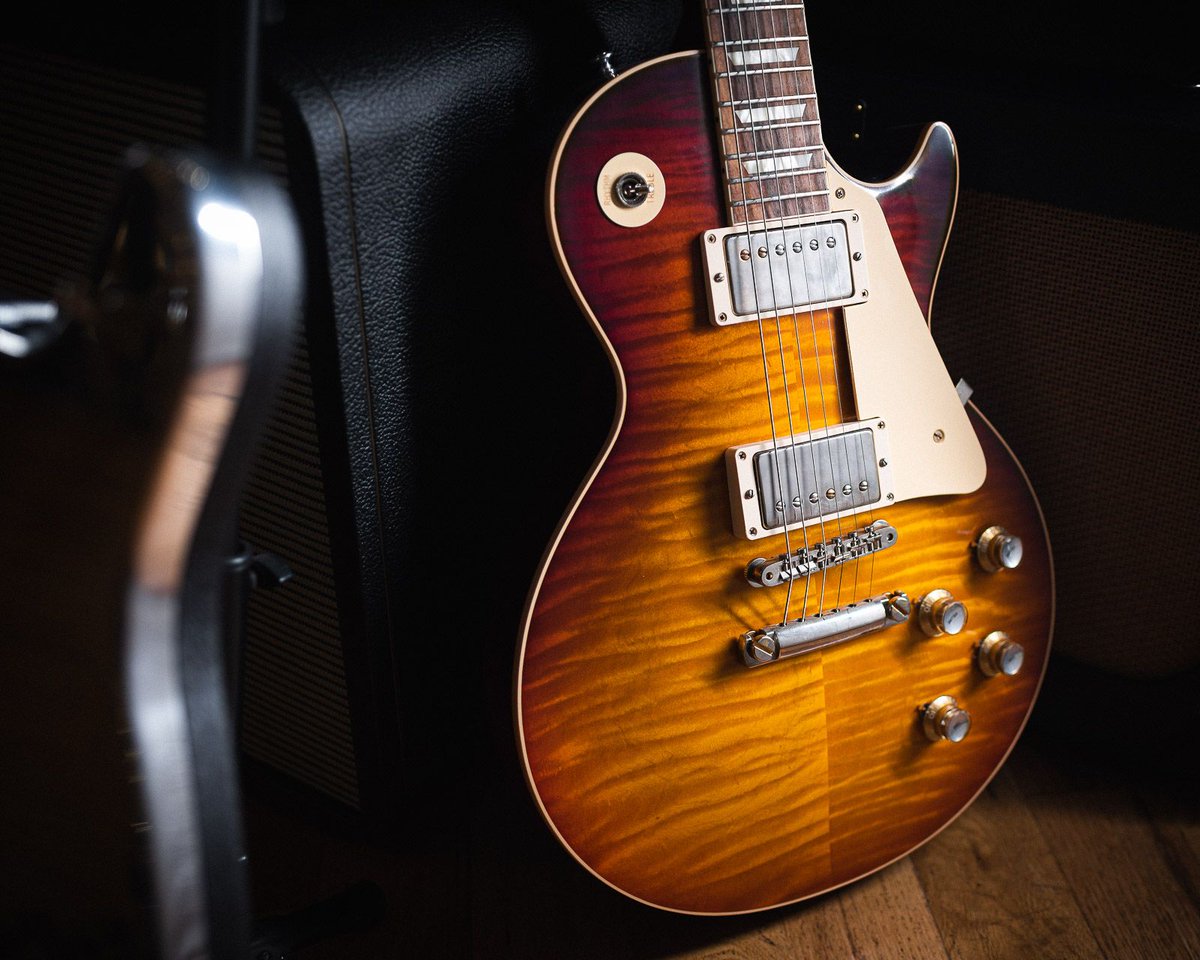 ChicagoMusicEx's tweet photo. Call us for tone tips, or a Tone Loan. Either way, we can help you make this @gibsonguitar Custom LP Standard sing! https://t.co/a1c1vukHiP #chicagomusicexchange #gibson #gibsoncustom #LPstandard #lespaul #slowicedteafade #2019 #gearwire #gearybusey #guitarspotter https://t.co/64Ee0lxTB6