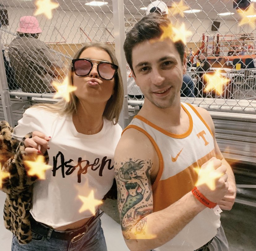 NovaKnoxville's tweet photo. Boxing has been an absolute blast! It has been so great to watch the competition and meet so many awesome vols! Come see us tonight for a chance to win our $300 VISA gift card! #govols #boxingweekend #utk https://t.co/WhnzA6v7hx