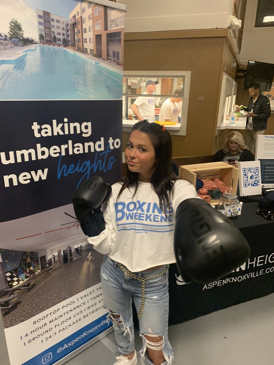 NovaKnoxville's tweet photo. Boxing has been an absolute blast! It has been so great to watch the competition and meet so many awesome vols! Come see us tonight for a chance to win our $300 VISA gift card! #govols #boxingweekend #utk https://t.co/WhnzA6v7hx