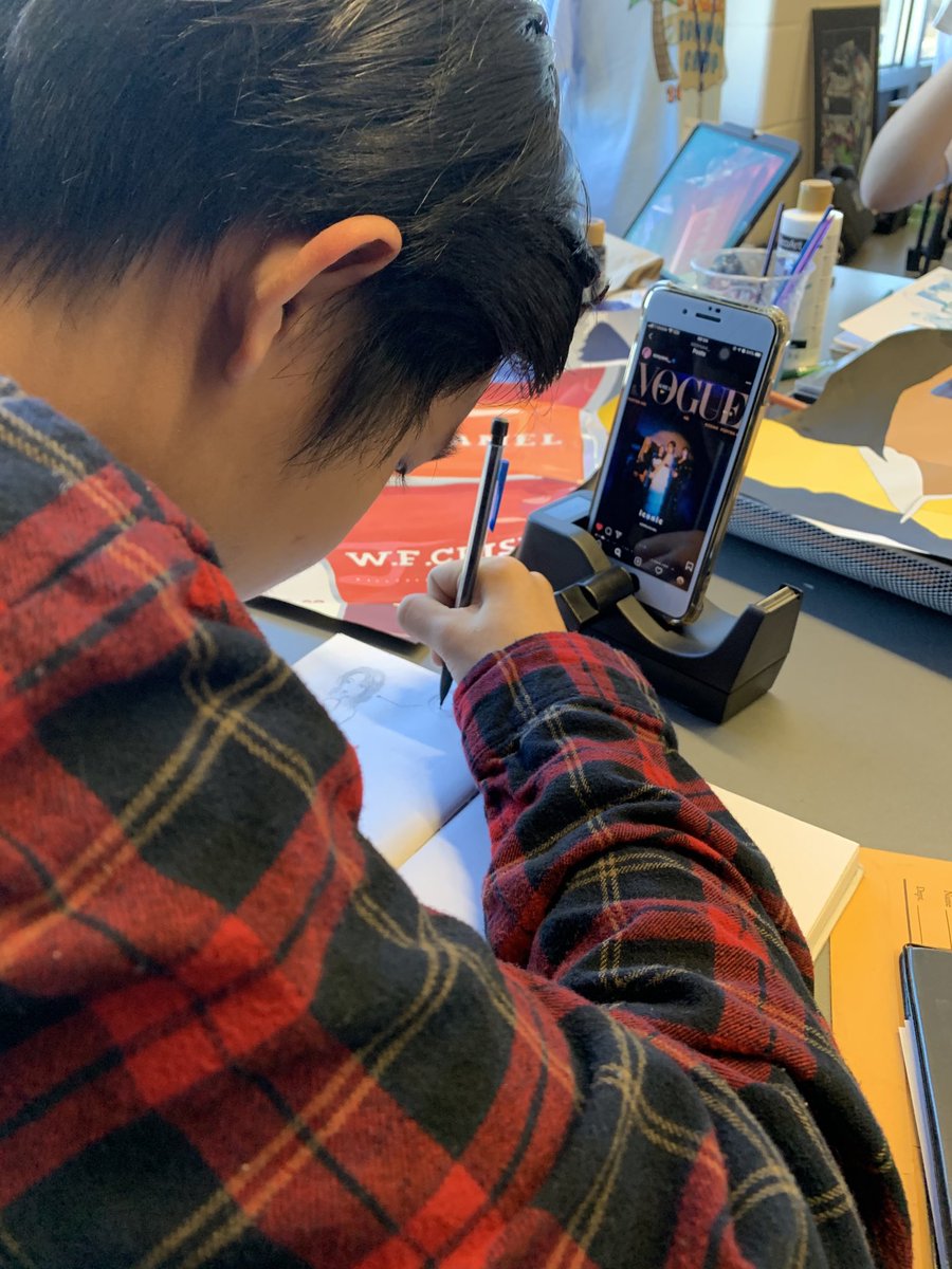 codeofdesign's tweet image. When you need a stand to hold your reference image. #lisdcte #illustration #graphicdesign #tecceast