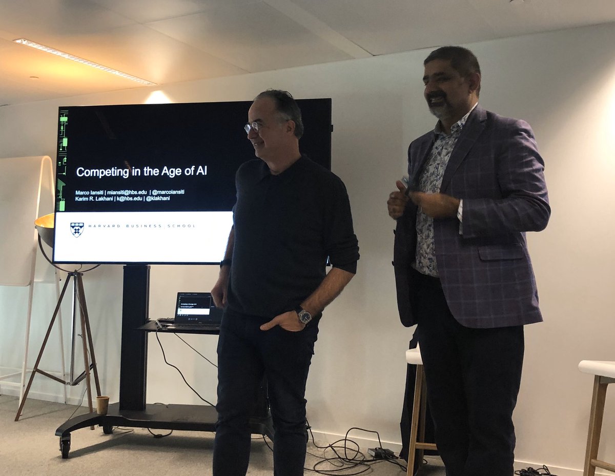 #CompetingInTheAgeOfAI Traditional companies have to reinvent themselves to survive and become #datadriven #agile. Thank you <a href="/marcoiansiti/">Marco Iansiti</a> and <a href="/klakhani/">kirankumar lakhani</a> from <a href="/HarvardHBS/">Harvard Business School</a> <a href="/StationF/">Station F</a>