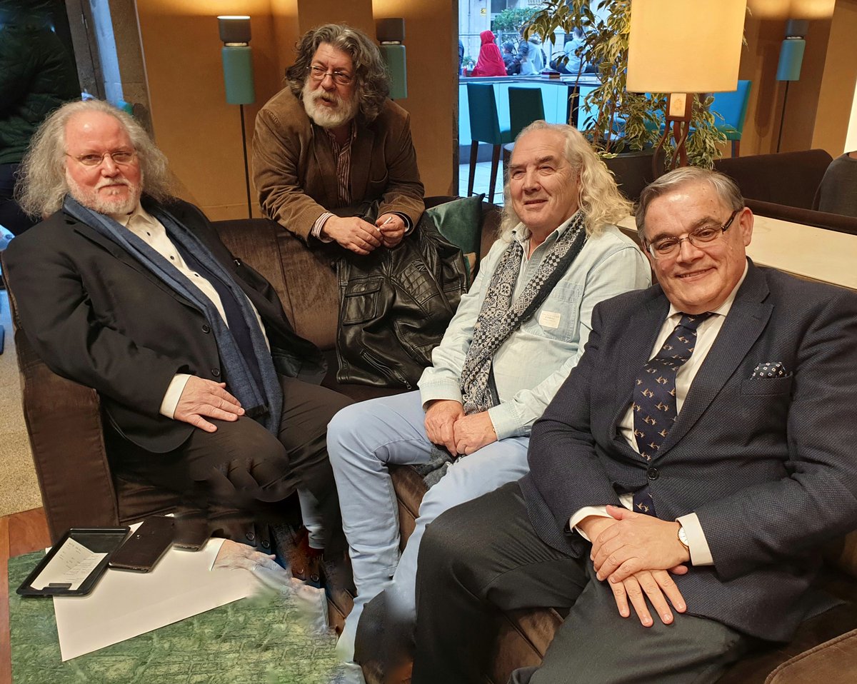 Alberto Barciela (@albrtobarciela) on Twitter photo El cumpleaños de #Laxeiro siempre tuvo una tertulia de sumo interés, compartirla con el profesor Fernando Ramos, el escultor Armando, los pintores Pulido, Barreiro y Magalhaes, es un lujo.
#Laxeiro <a href="/Laxeiro_Funda/">Fundación Laxeiro</a> #arte
<a href="/RomanLalin/">Román Rodríguez</a> <a href="/ViaRomana_es/">Vía Romana</a> <a href="/GArtbys/">Galería Artbys</a> <a href="/ArteMontenegro/">Galería Montenegro</a> El cumpleaños de #Laxeiro siempre tuvo una tertulia de sumo interés, compartirla con el profesor Fernando Ramos, el escultor Armando, los pintores Pulido, Barreiro y Magalhaes, es un lujo.
#Laxeiro <a href="/Laxeiro_Funda/">Fundación Laxeiro</a> #arte
<a href="/RomanLalin/">Román Rodríguez</a> <a href="/ViaRomana_es/">Vía Romana</a> <a href="/GArtbys/">Galería Artbys</a> <a href="/ArteMontenegro/">Galería Montenegro</a>