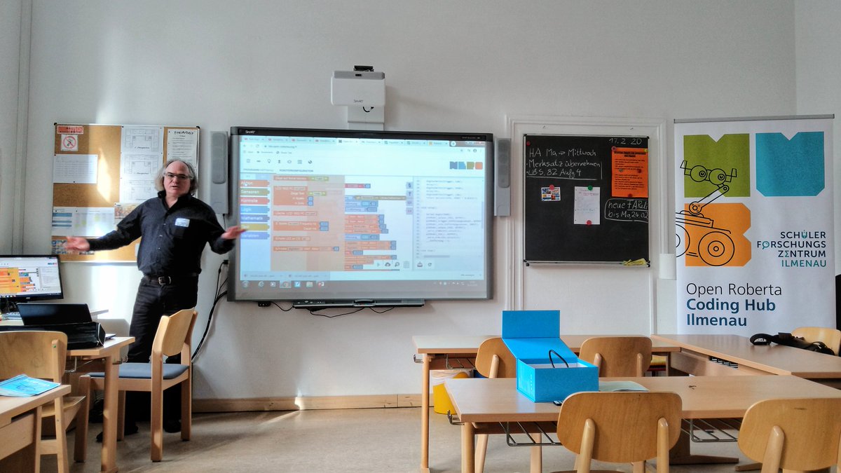HagenHauske's tweet photo. Eine weitere Session mit sehr viel Potenzial für #MINT #ThüBi ➡️ Vorstellung des @RobertaIAIS #CodingHub Ilmenau (Holger Großmann [Foto] und Sara Kepplinger) 🤖👍🏻
#OpenRoberta @EBarcamp 2020 https://t.co/TqEATLWRUw