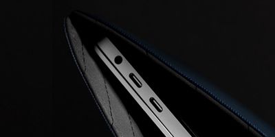 Fitted with a soft quilted interior for lightweight &amp; form-fitting protection – a perfect fit for your MacBook : buff.ly/2HeTT6S