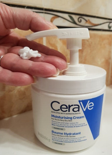 babethbabeth123's tweet photo. J'ai découvert ce produit, j'ai été surprise du résultat. J'ai de petits soucis sur ma peau,cette crème a prouvé son efficacité , qui as une texture agréable, elle pénètre rapidement. Son effet est immédiat il est efficace durant 48 h #Hydratationcontinue
#Cerave
#MerciPourMaPeau https://t.co/2PHFgOn8Kl