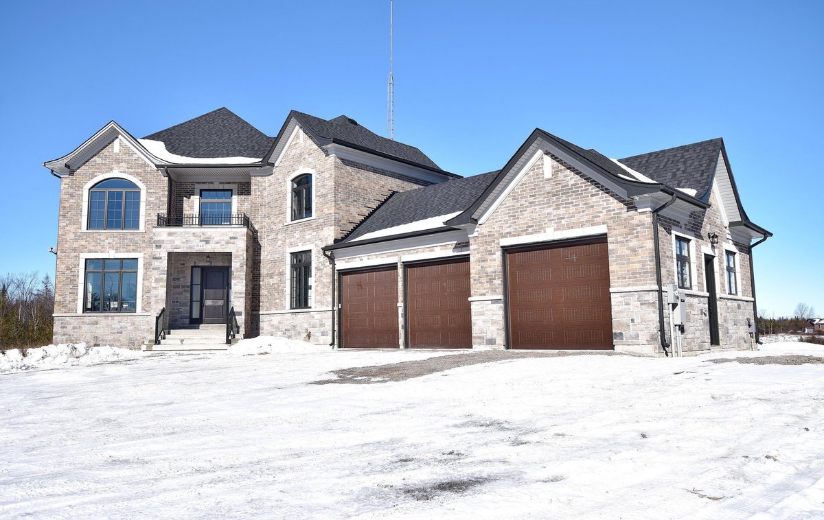 sworona's tweet photo. 🏡OPEN HOUSE!! 🏡 
Come Tour This Beauty Tomorrow!
Located Just 10 Mins North Of Downtown Port Perry...
Tomorrow 1-3 🕰 
1845 Scugog Line 12
Custom Built All Brick Beauty Sitting On Almost 3 acres With Pond  🏒 
#portperryhomes
#portperryrealestate
#portperryagent
#bluecatrealty https://t.co/53vp9gOvkA