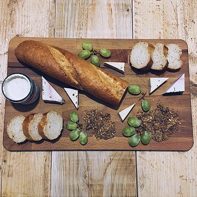 Saturday cheeseboard inspiration from @hemming_way with this immaculately shaped number! 😍🧀✨⁣
⁣
Admittedly my usual cheeseboard presentation consists of just plonking the whole blocks straight on a board but I’m very admiring of these precise lit… ift.tt/2T49xYx