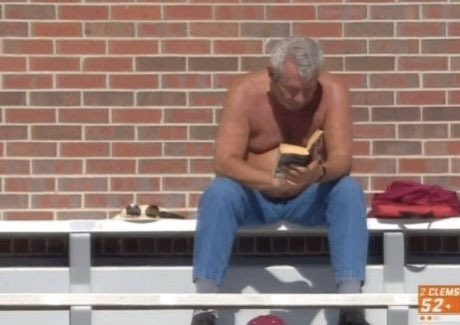 BarstoolPack's tweet photo. You go to school in the armpit of America, see you at 4 bud. https://t.co/uHVWFXeBX4