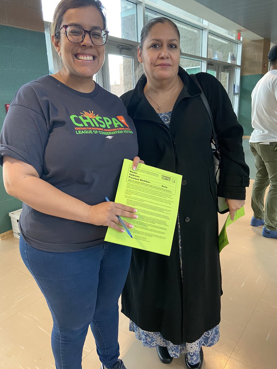 Chispa_NV's tweet photo. Talking to voters about how we #CaucusForClimate and make sure it’s a top priority para el next presidente! #ChangetheClimate2020 https://t.co/z1aM2mNHu6