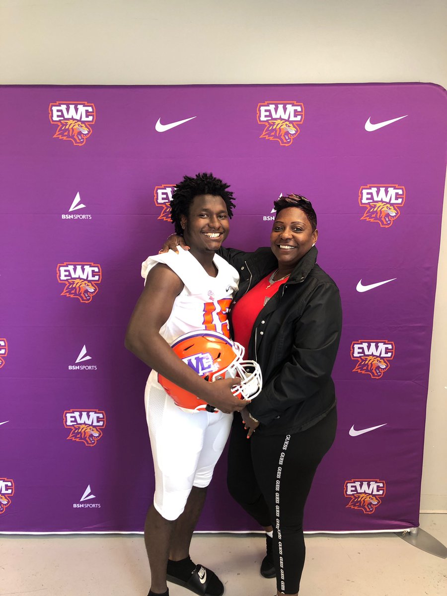 _arrow8's tweet image. Edward waters College official vist🐾💜🧡 @unclelukereal1 @larryblustein  @Coach_A_Manning  @EWCAthletics