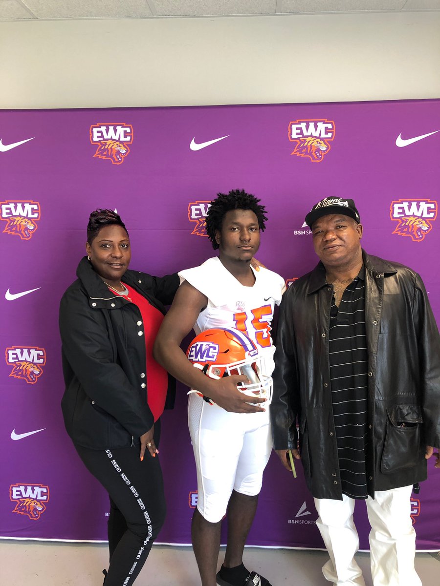 _arrow8's tweet image. Edward waters College official vist🐾💜🧡 @unclelukereal1 @larryblustein  @Coach_A_Manning  @EWCAthletics