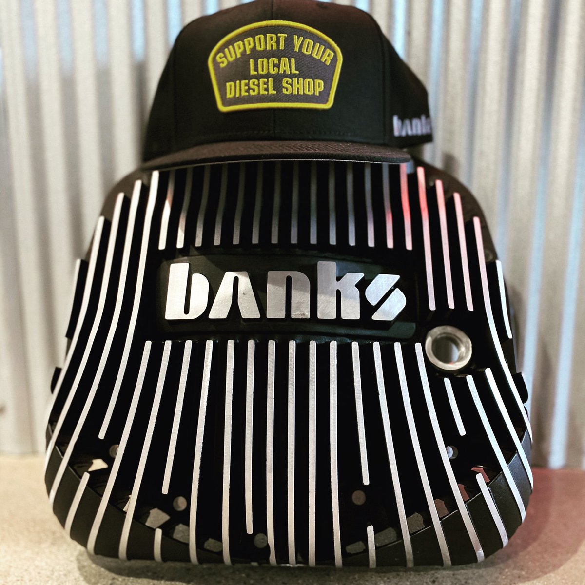 BlackSmokeMT's tweet photo. Thanks @BanksPower for the L5P diff cover and swag. #blacksmokediesel #l5pduramax #bankspower https://t.co/TwYeFEOgMq