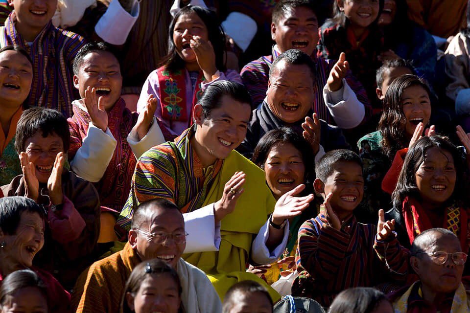 Бутан счастье. Бутан народ. Бутан люди. Таиланд народ. Жители бутана.