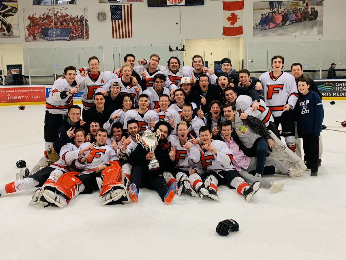 Stags win the Empire Cup! First time since 2014!!! Hats off to <a href="/QUclubhockey/">Quinnipiac Club Hockey</a>, hell of a game! Not stopping here. #GoStags #Champs