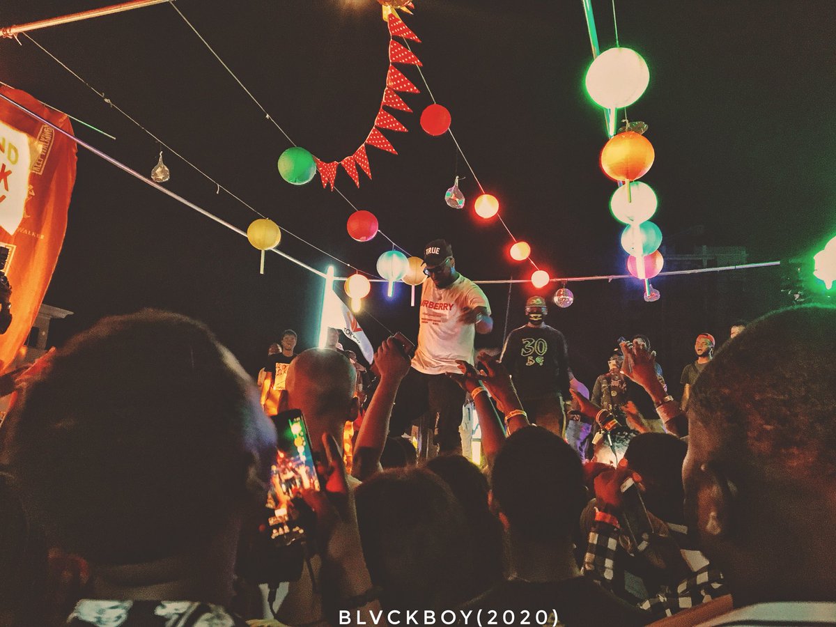blvckboy_BJ's tweet image. Highlights of huncho @Peruzzi_VIBES wonderful performance at the #islandblockparty early this morning. Thank you @bizzleosikoya @MTVBaseWest for this new month gift. Happy new month everybody