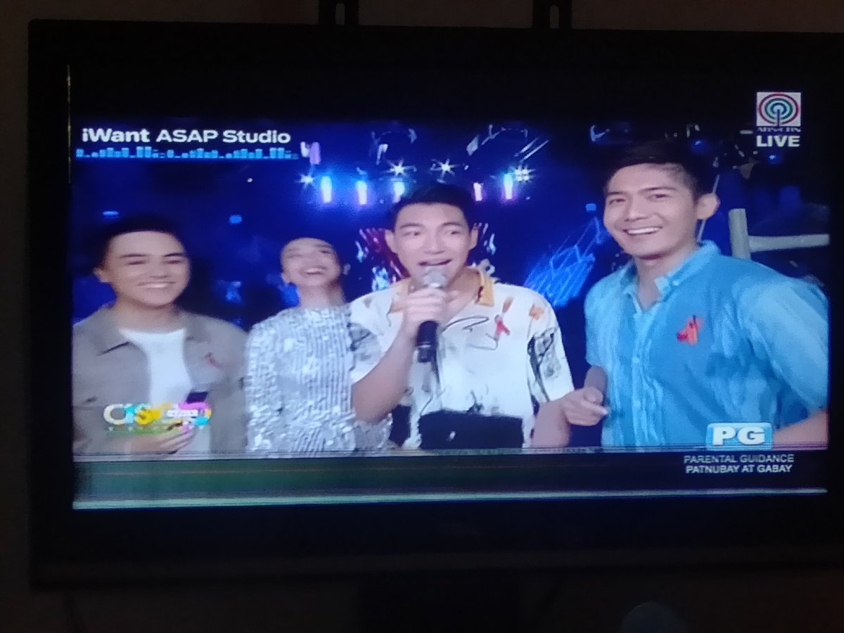 dn_leighh's tweet photo. Summer na summer ang outfitan!!!! Ang fresh fresh talaga kahit kailan!!

MarchSaryWithDARREN OnASAP
#DarrenEspanto
@Espanto2001 https://t.co/UEguNYZR4E