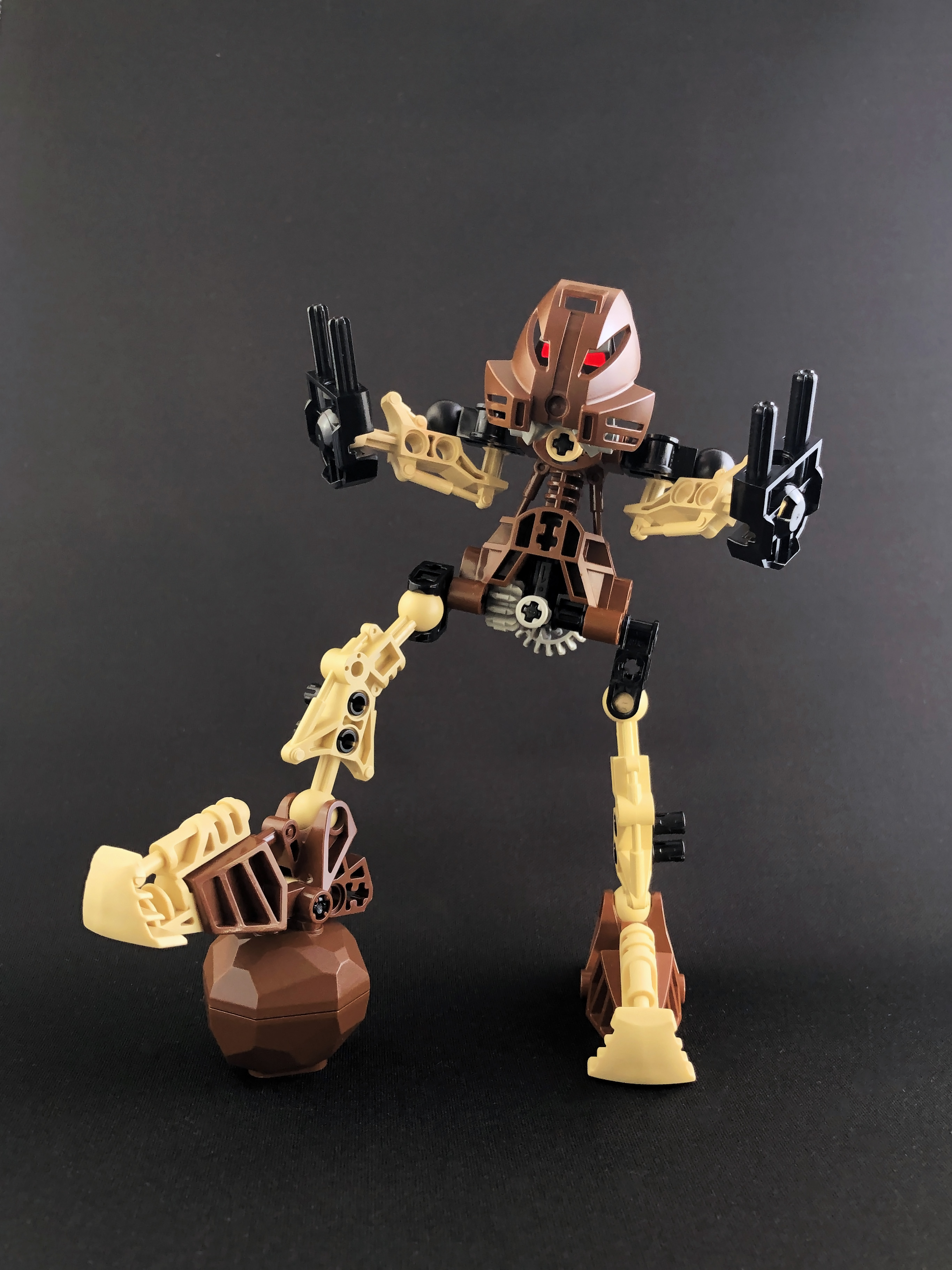 Matt Goldberg on X Reaching back far to the first Bionicle set I ever got back in 2001. Old Pohatu eventually ended up with my brother so for old time s sake the