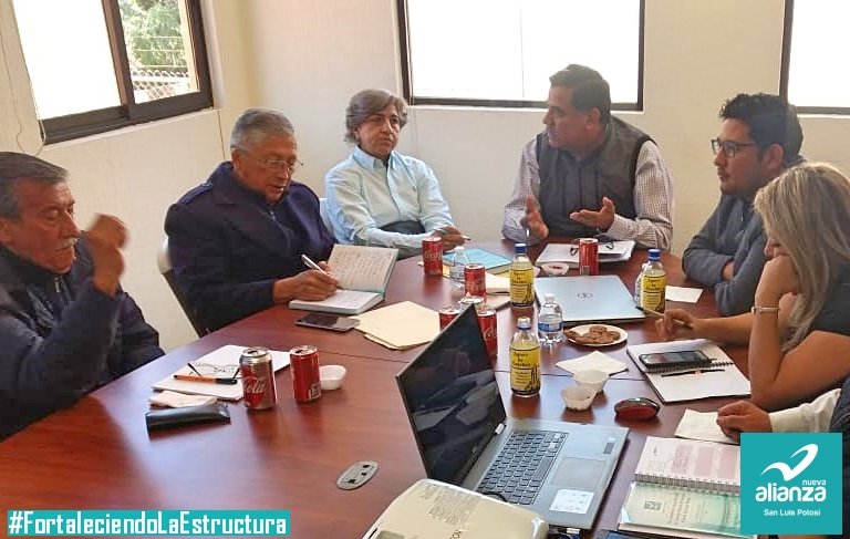 NASanLuis's tweet photo. Reunión de trabajo del Comité de Dirección Estatal de Nueva Alianza San Luis Potosí, rumbo a la 2da Asamblea Extraordinaria de Consejo Estatal.
#NASLP
#1erAñoDeGestiónNASLP
#PartidoNuevaAlianzaSLP
#FortaleciendoLaEstructura https://t.co/eYazscLRIX