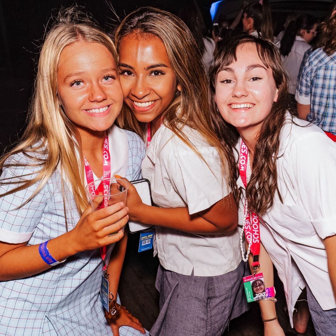 Schooliesdotcom's tweet photo. Schoolies Island is known for its beautiful beaches, tropical weather and most importantly it's wild parties! Our Schoolies ONLY island has themed parties every single night. Head on over to the link in our bio and check out what Schoolies Fiji has to offer! 🥥🌴 https://t.co/abP1A9s84p