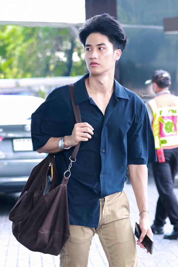taytawanfc's tweet photo. Everywhere is runway !! ☺️

#tawan_v
#taytawanfc https://t.co/4dVKTLasQe
