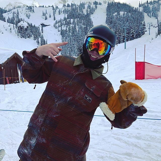M_Marynik's tweet photo. I don’t even like snowboarding 🏂 https://t.co/Yp1IhTJ4t9 https://t.co/9GfzGVY3kX