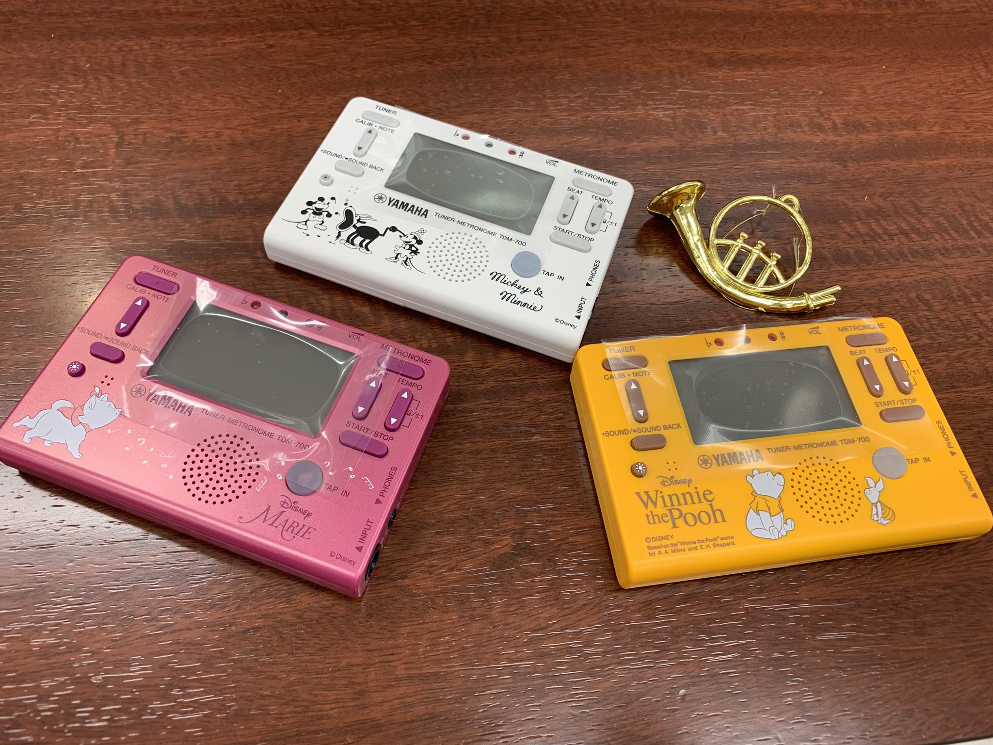 長谷川楽器本店 ヤマハのチューナーメトロノーム入荷しております 今年は3色登場 シンプルなミッキー ミニーの白とハチミツ色が可愛いプーさん 可愛いピンクのマリーの3色です ヤマハ チューナーメトロノーム ディズニー プーさん マリー