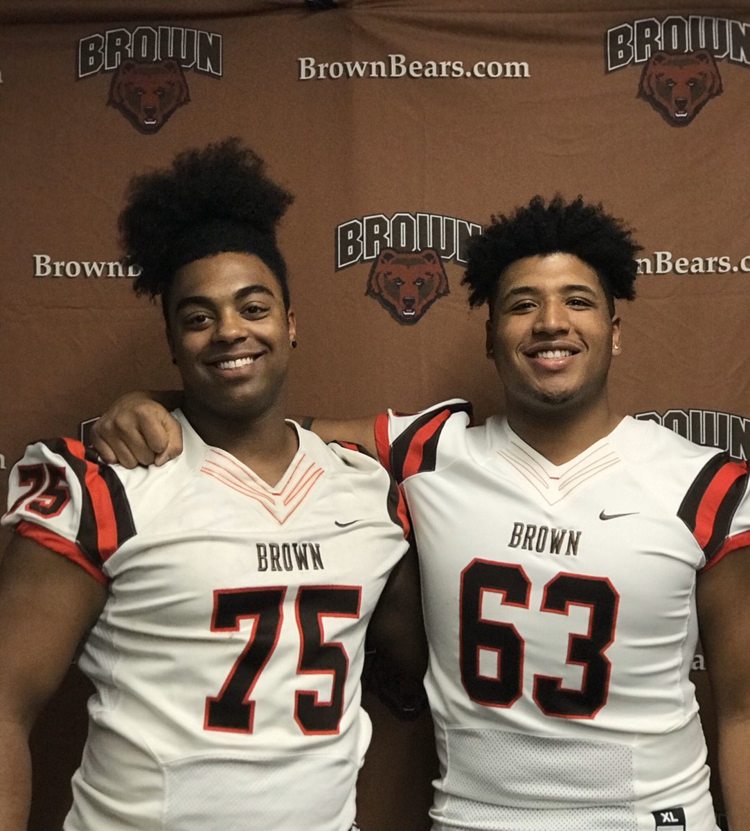 Jaden_E_Young's tweet photo. Awesome visit @BrownUFootball today and so blessed to receive an offer to play for them! Thank you @Coach_RMattison @CoachW_Edwards 

@Coach_Willey_FB https://t.co/bYTcZyPcwn