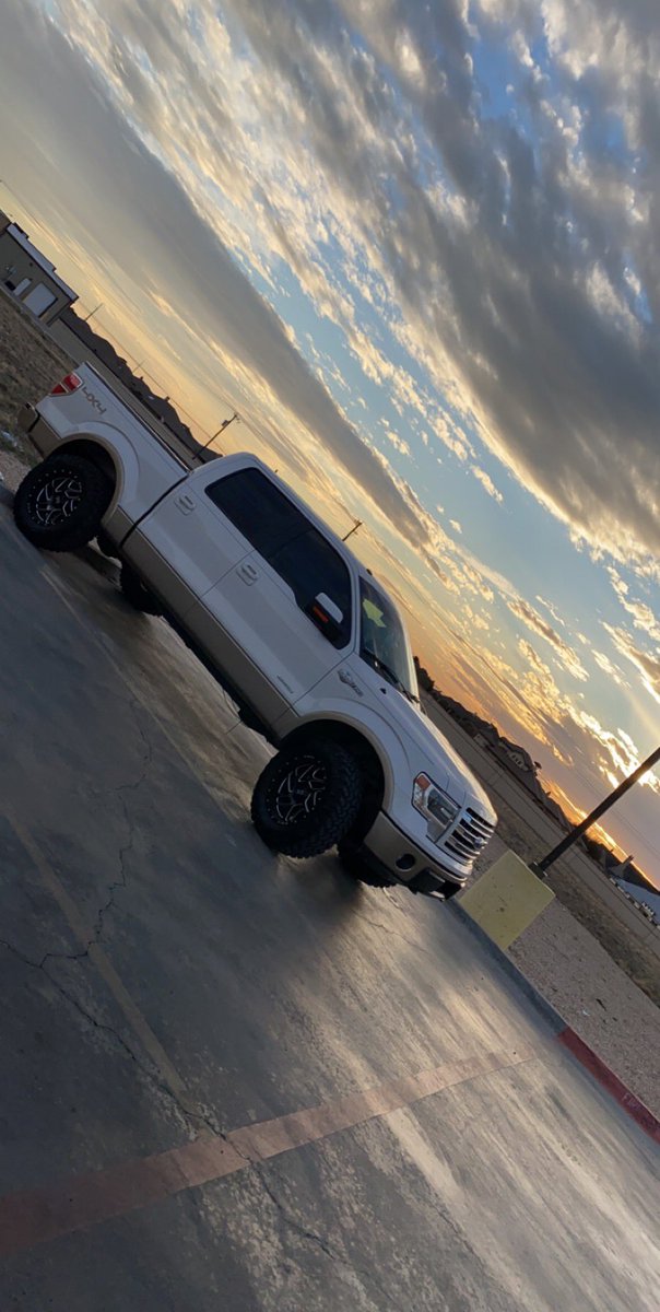 4TPHOTOGRAPHY1's tweet photo. black and white or no filter? https://t.co/sxS6hyRQz3