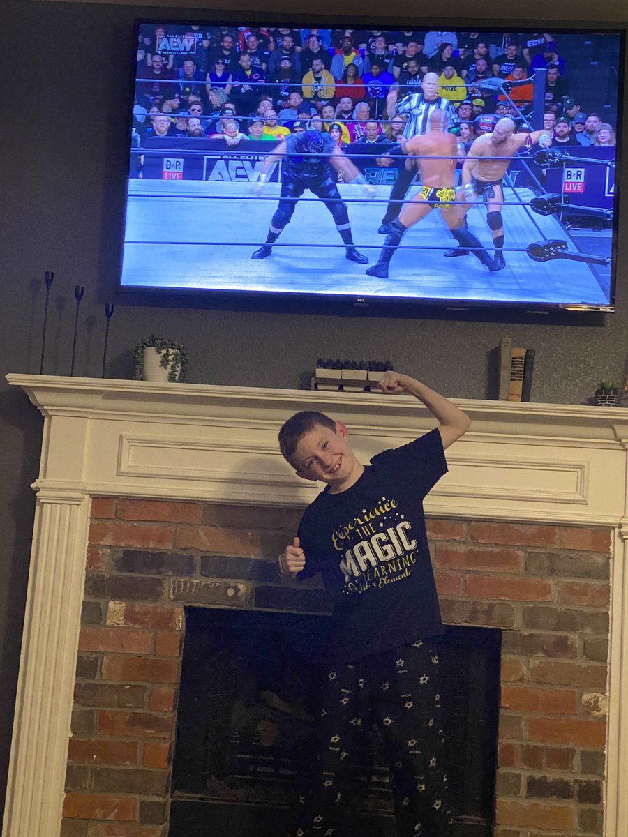 KenefakeSara's tweet photo. We’ve got AEW pay-per-view inside and hockey game outside!!! Perfect Saturday night at the kenefake household! https://t.co/0BVmKL4VA2