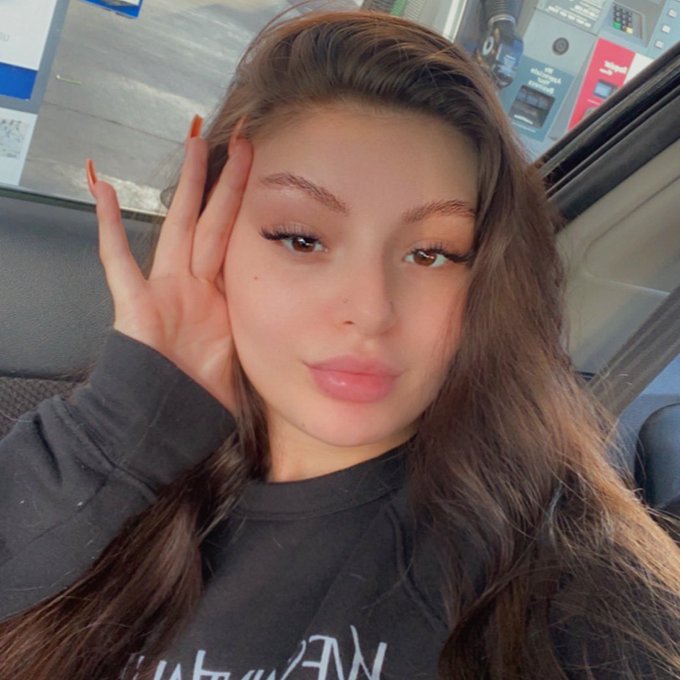 My skin is out here prospering https://t.co/yzm2qSDRhI