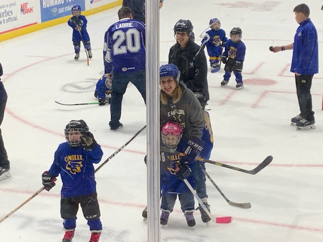 MrMurphyWGHS's tweet photo. It's a #WildcatPride night here @SyracuseCrunch with an exciting intermission game by the @CyhaParent tykes and some @WestGeneseeCSD alumni coaches
@Stephmurph630 @sarah_sauda https://t.co/NnBPdpOoZc