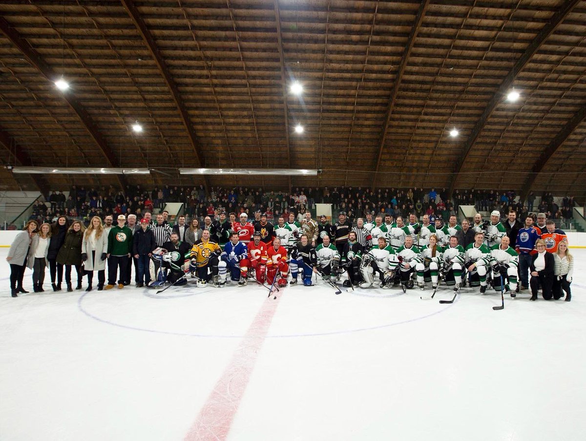 Last night a group of #NHLAlumni, including Todd Warriner, Dave McLlwain, Mason Raymond, Aaron Rome, Bryan Muir, Jamie Macoun, Clarke Wilm and Travis Moen traveled to Beechy, SK to play a game against a team of local men and women to help raise money for arena improvements 🏒