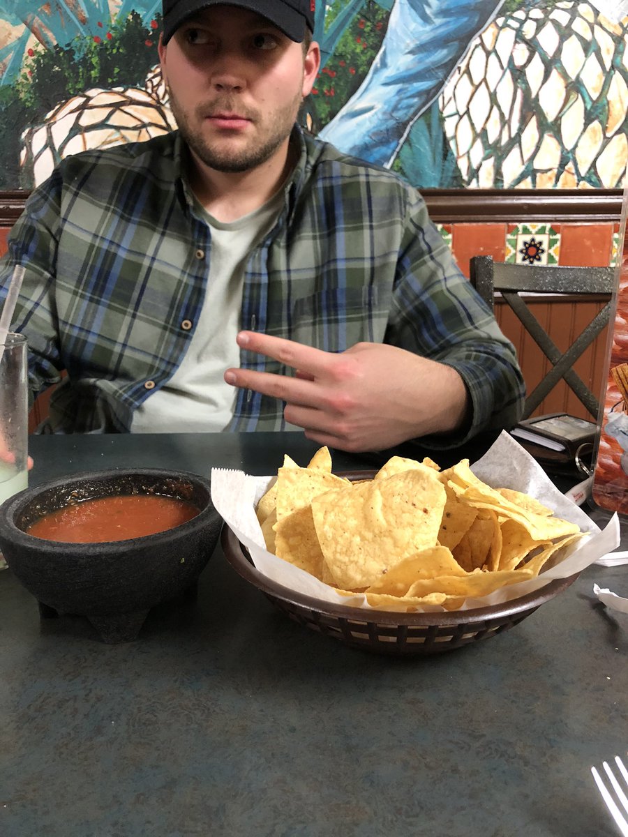j_ferrant15's tweet photo. @ChipsConChris ‘Taqueria Jalisco’ - Lubbock, TX

The chips were a little burnt but still sturdy for dipping. The salsa has a nice kick to it and a quality consistency making for the perfect causal dining experience 

Chips-3.1
Salsa-3.9
Total-7.0

#ChipsConJon https://t.co/W0V7X8Djqc