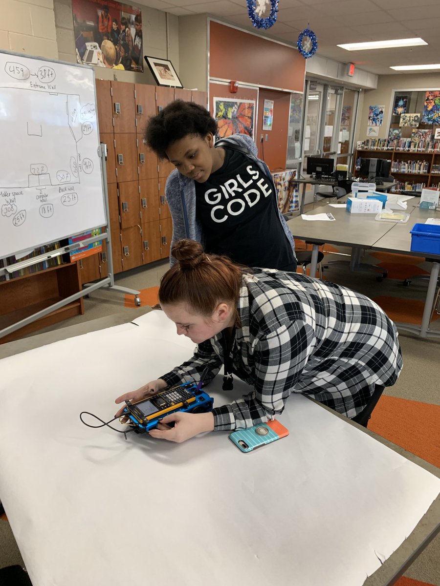 MrsJordanSMS's tweet photo. Just a little Rover fun with @GirlsWhoCode Stratford on STEAM Thursday!! @dianerchen @jantheteach  @TXInstruments @MNPS_STEAM @MetroSchools https://t.co/OuMRdU68yd