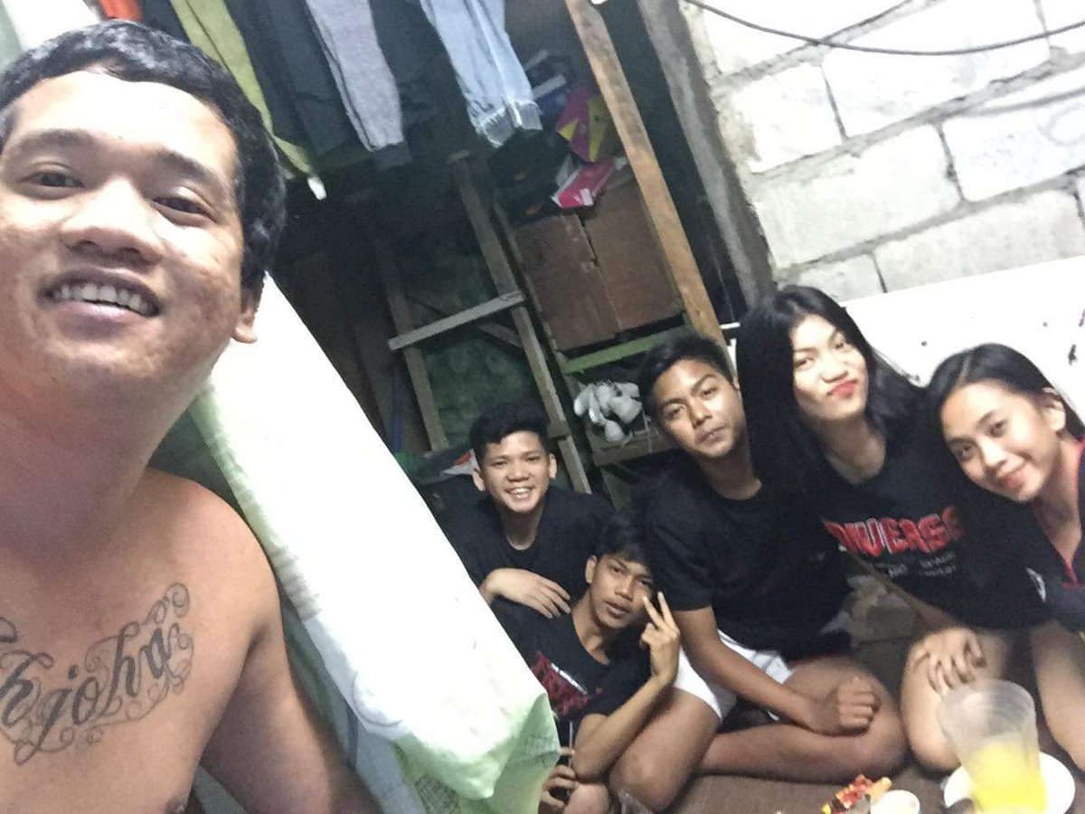 KushJohn7's tweet photo. "Nakumpleto Din💗🍻"

#WASALAKFAM💗 https://t.co/8Pz1FlqyVM