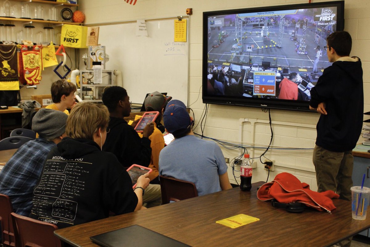 frc2996's tweet image. Pre-Competition practice! The Colorado regional is in a week and a half so we’ve been preparing on all fronts. Also good job to everyone who competed in week 1 competitions! #omgrobots #infiniterecharge #cssd11