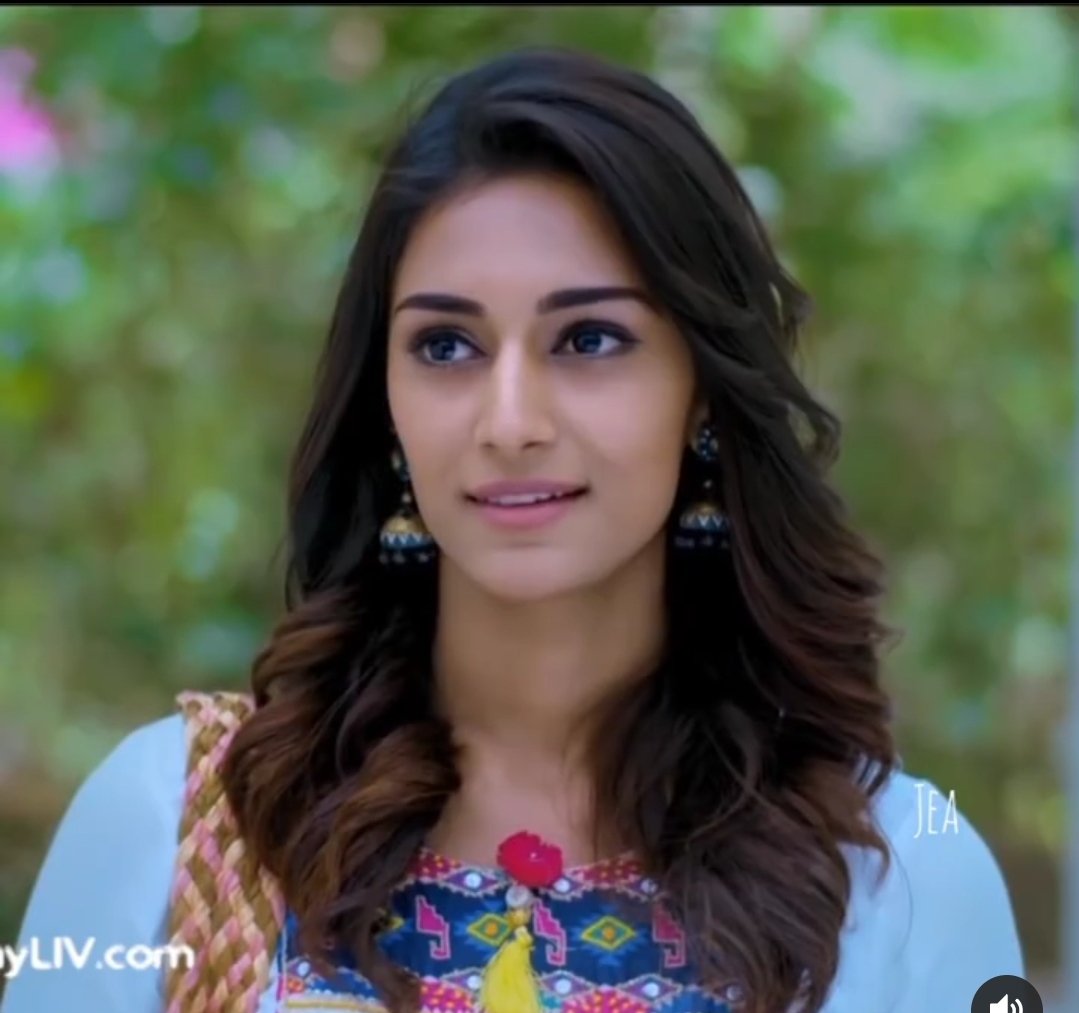 threads_cross63's tweet photo. @IamEJF was such a joy to watch. A girl so young, but an actor so powerful, realistic and unbelievably nuanced performer!! She made #SonakshiBose an inspiration, respected and memorable!!! Love and respect!!
#4YearsOfKRPKAB #KRPKAB #SonakshiBose #MsKhargosh #MrsDixit #MsBose https://t.co/8HGM6qCidL