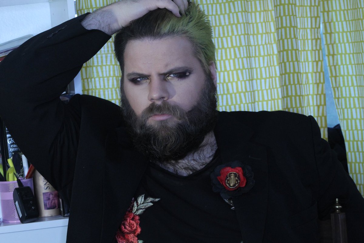LanaDelBeard's tweet photo. Hobbies include looking makeup, burlesque, and looking prettier thank you partner.
#juviasplace #hudabeauty
#gay #gaybear #gaybeard #guymakeup #beard #bear #makeup #plussize #gayfat #fat #gaychub #chub #bopo #bodypositivity https://t.co/NljuM5oH3Y