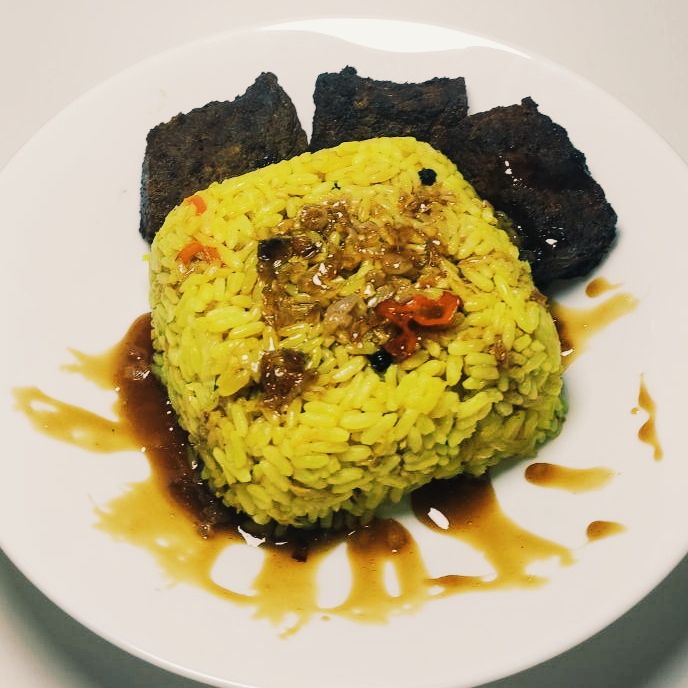 hanakaanaa's tweet photo. How about some yummy Masbai for lunch today? ๐คค
.
Call 9105003 and order your lunch now! ๐
.
#GoathiFood #lunch #homemade #homemadelunch #food #eat #tasty #instafood #yummy #maldives #sunday #rice #Masbai #tuna #maldivianfood #dhivehi #dhivehikeun https://t.co/2ZjI8Vxy4n