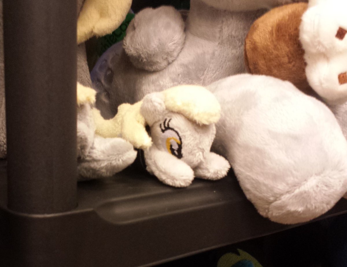 404compliant's tweet photo. Someone from very first #hwcon visited plushiecon this year for a farewell... @meplushyou https://t.co/hElNcEG87w