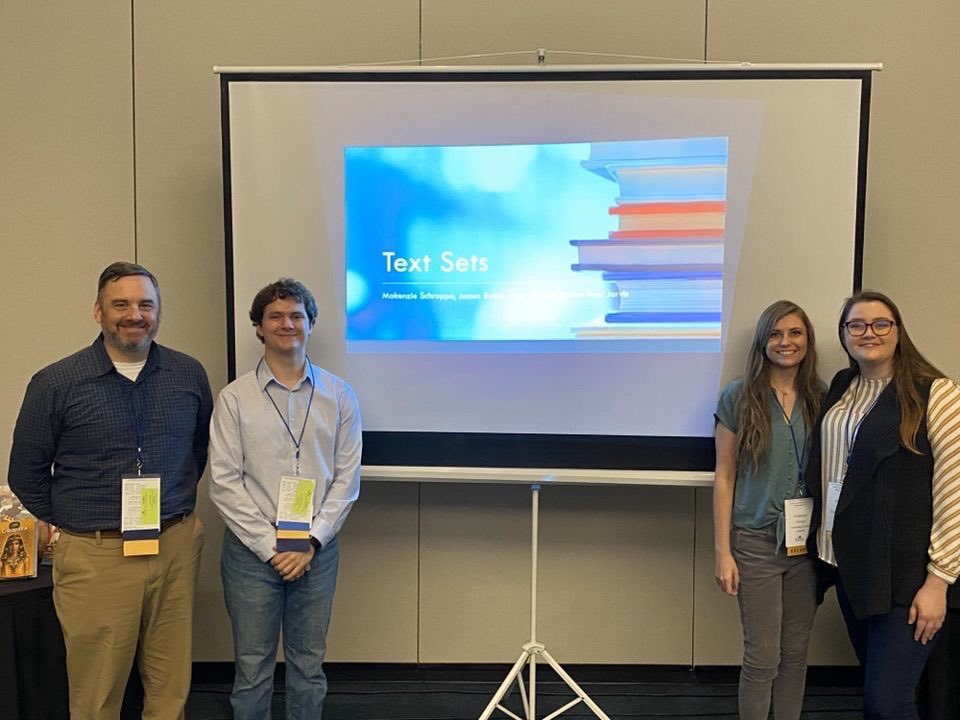 Mr_JamesBaker's tweet photo. Sharing how to use text sets in the content areas ⁦@The_SCAMLE⁩ #SCAMLE2020 #EDML2020 #UofSC https://t.co/DjMvYj3dFQ