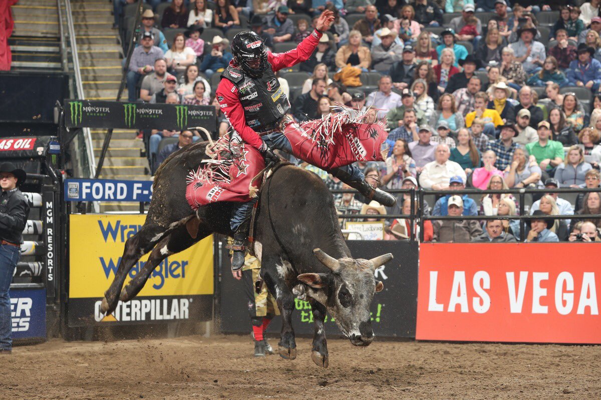 PBR's tweet photo. Back-to-back-to-back! @denerbarbosabr, @BrennonEldred, and @JakeLockwood17 showed up to work in Round 1 of the Caterpillar Classic. 📺: RidePass https://t.co/FUTxyPD9Nq