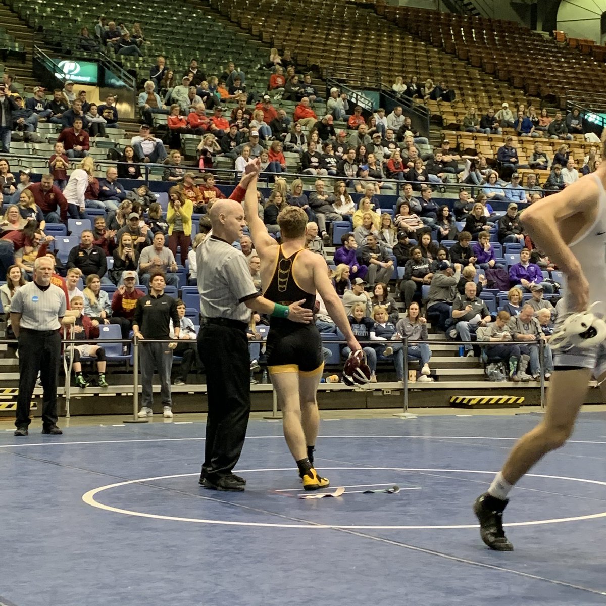 PUNCHING HIS TICKET TO NATIONALS...WALKER CARR!!