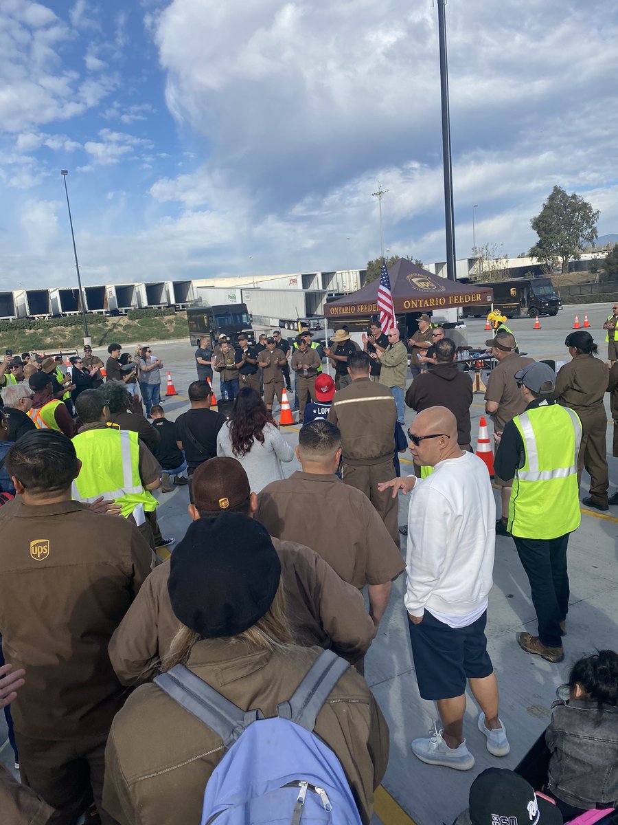 South Cal in full force today at the ROADeo! What a great day watching our drivers do what they do best @jrindafernshaw @RayRoche7 @jt_ups @hrbobbyups @viciousveelo @_PerezAlexander @KellyDeblaere